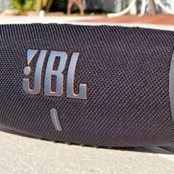 JBL charge 5 Bluetooth Speaker 