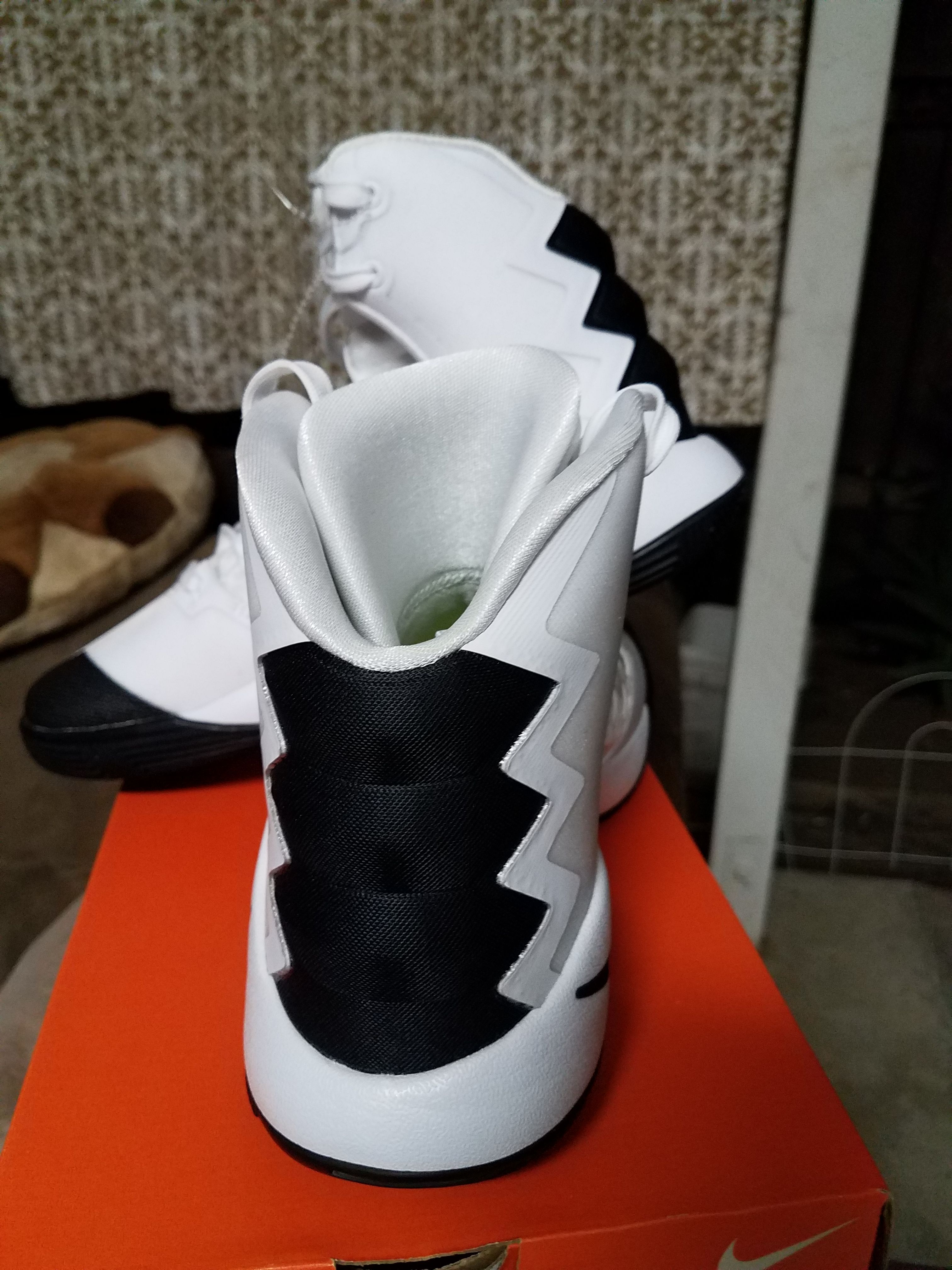2016 Hyperdunk 9.5 $50, Women