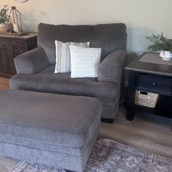 Signature Design by Ashley Oversized Chair Chair and Half Ottoman Grey