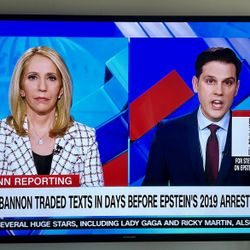 Samsung 43” Smart UHD TV, Works Great Beautiful Color