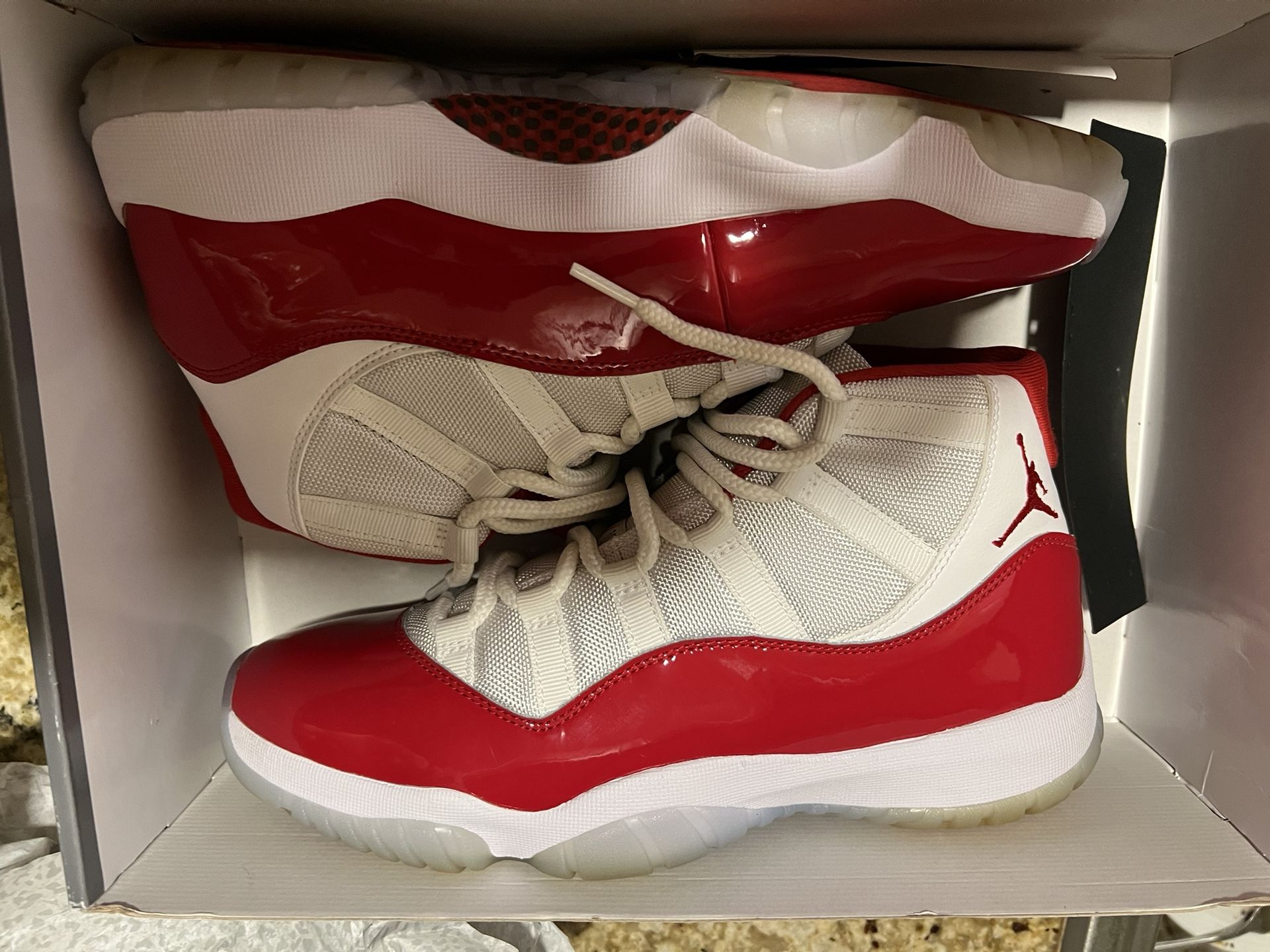 Jordan 11 Cherry Sz 10