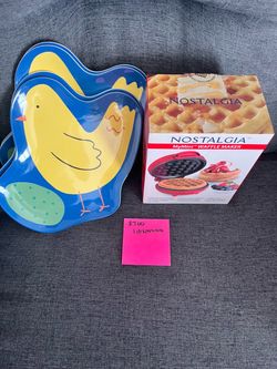Nostalgia MyMini Waffle Maker and 4 plates