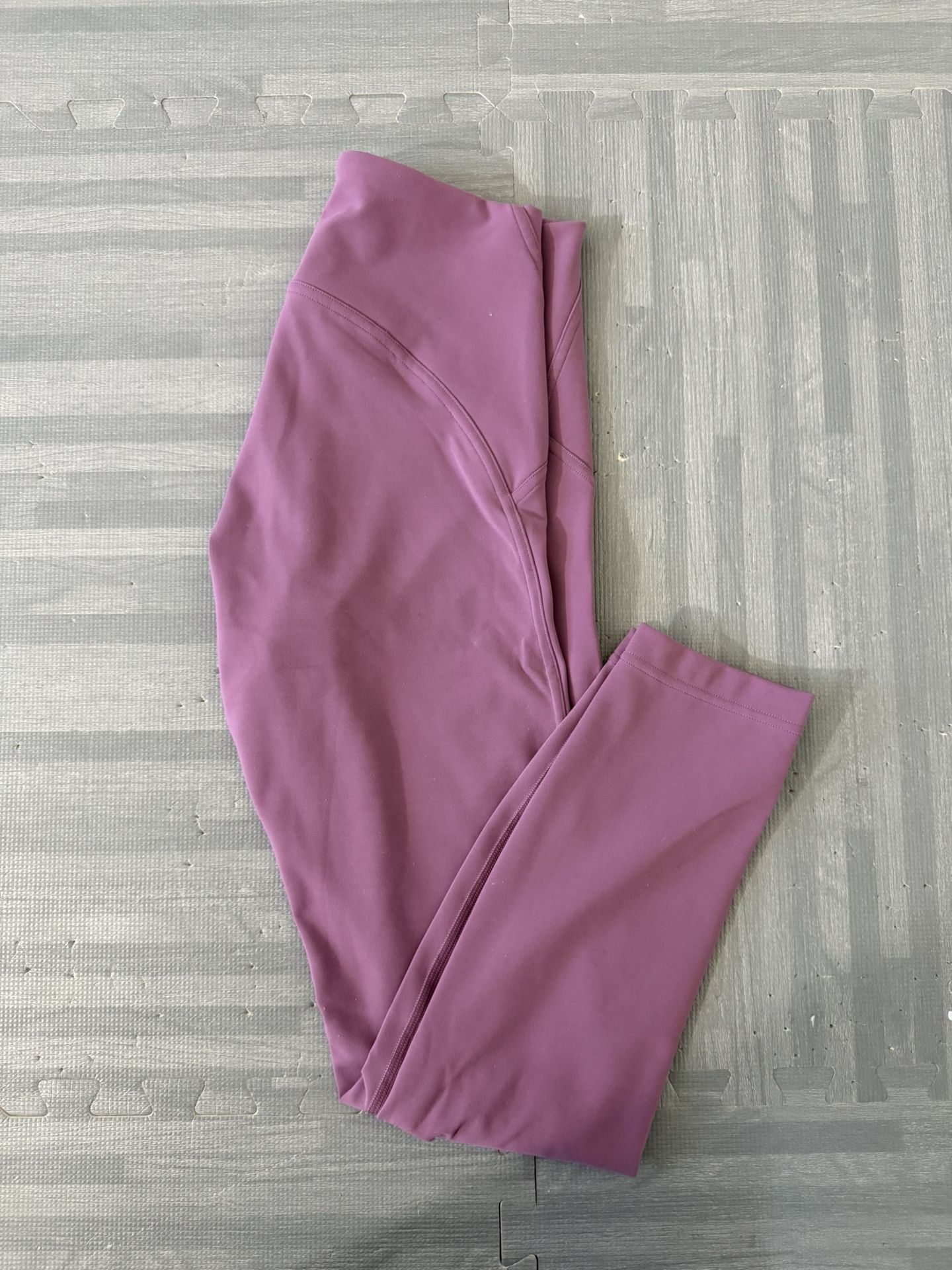 Lululemon women’s pink 25” leggings