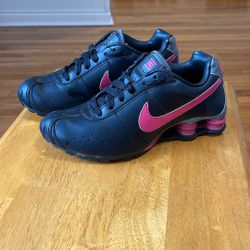 LIKE NEW CONDITION NIKE SHOX size 6.5 Women 