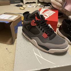 Size 10.5 Infarred Jordan 4