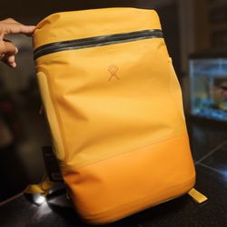 Hydro Flask Soft Cooler Pack/Backpack Unbound Series 22 Liter Black/Orange 
