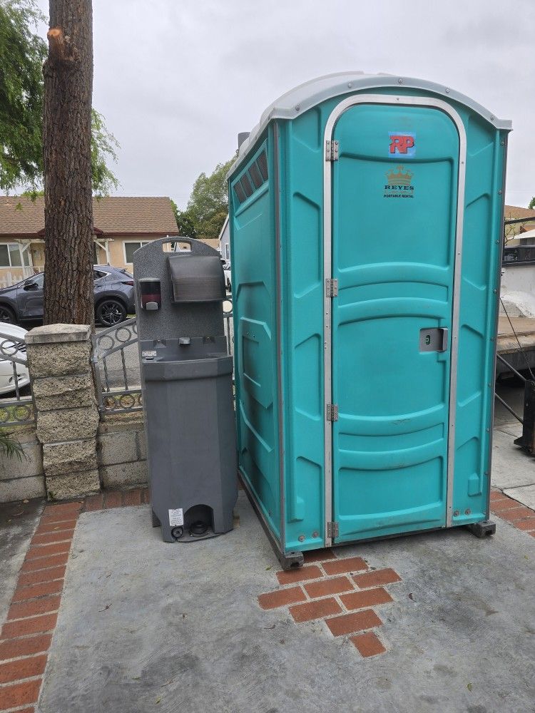 Porta Potties 