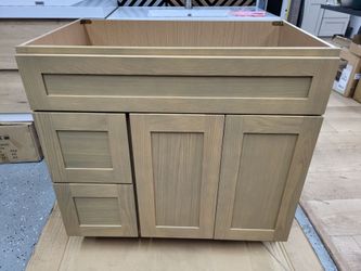 Oak 36 Inch Bathroom Vanity with Solid Wood Doors