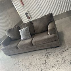 Comfy Gray Sofa Couch 🔥🔥🔥🔥