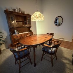 Dining Room Set.  All Pine In Excellent Shape. Comes With 2 Leafs and Padding