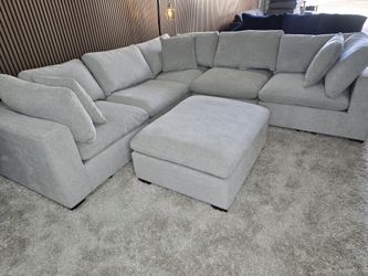 LIKE NEW- Thomasville Lowell 6-piece Modular Sectional with Ottoman Light Gray