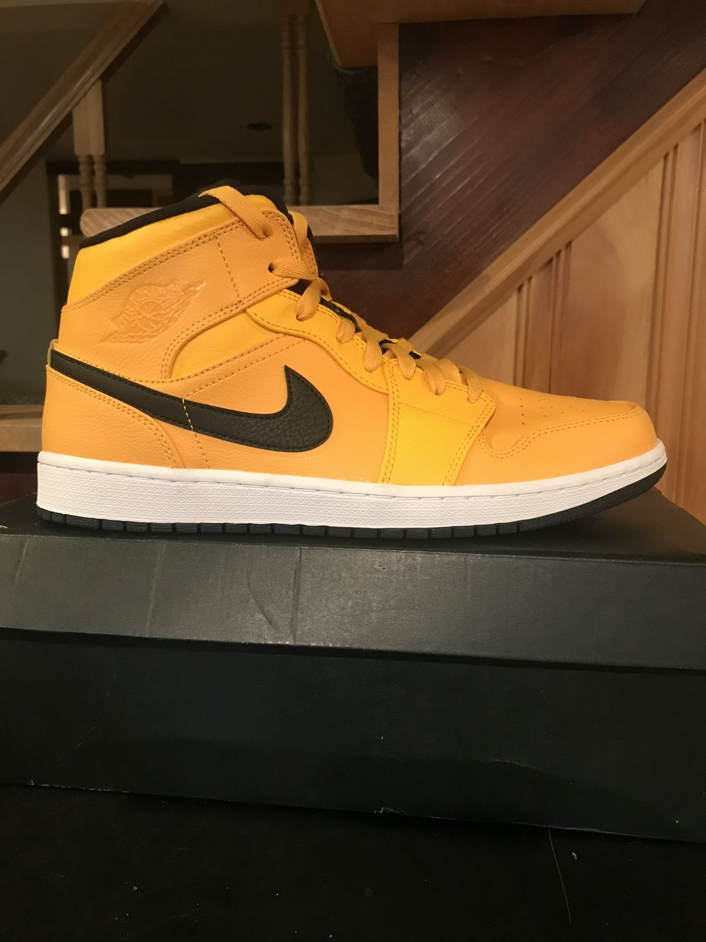 Jordan One Mid University Gold Black Size 11