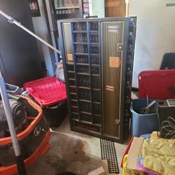 Wall Mount 9 Selection Snack Machine 