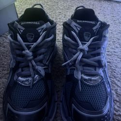 Grey balenci runners