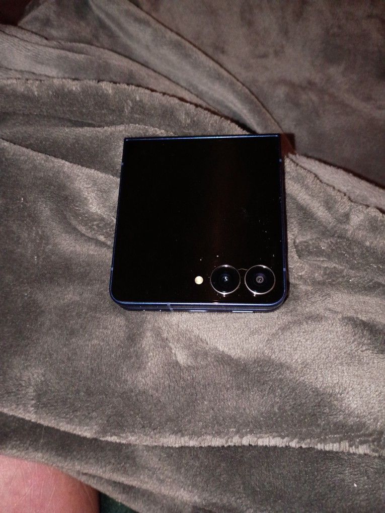 Unlocked flip 7 512 GB