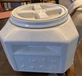 Small dog food container