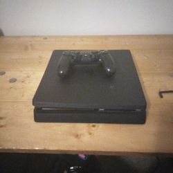 Ps4 With Controller 