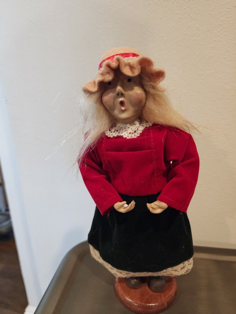 VINTAGE Christmas Carolers Figurine Statue 9.25" Tall