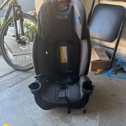 Graco Car seat/Booster Convertible
