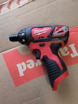 Milwaukee M12 Cordless Screwdriver