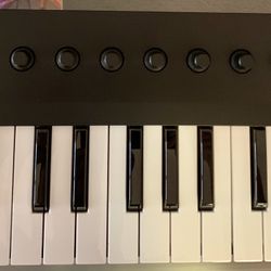 Native Instruments Komplete Kontrol M32 Midi Keyboard Controller