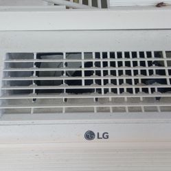 Like New LG 5000 BTU Window Air Conditioner