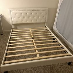 Queen Bedframe For Sale. 