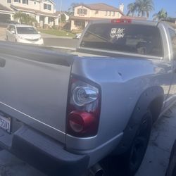 2007 Dodge Hemi V8 2,500$