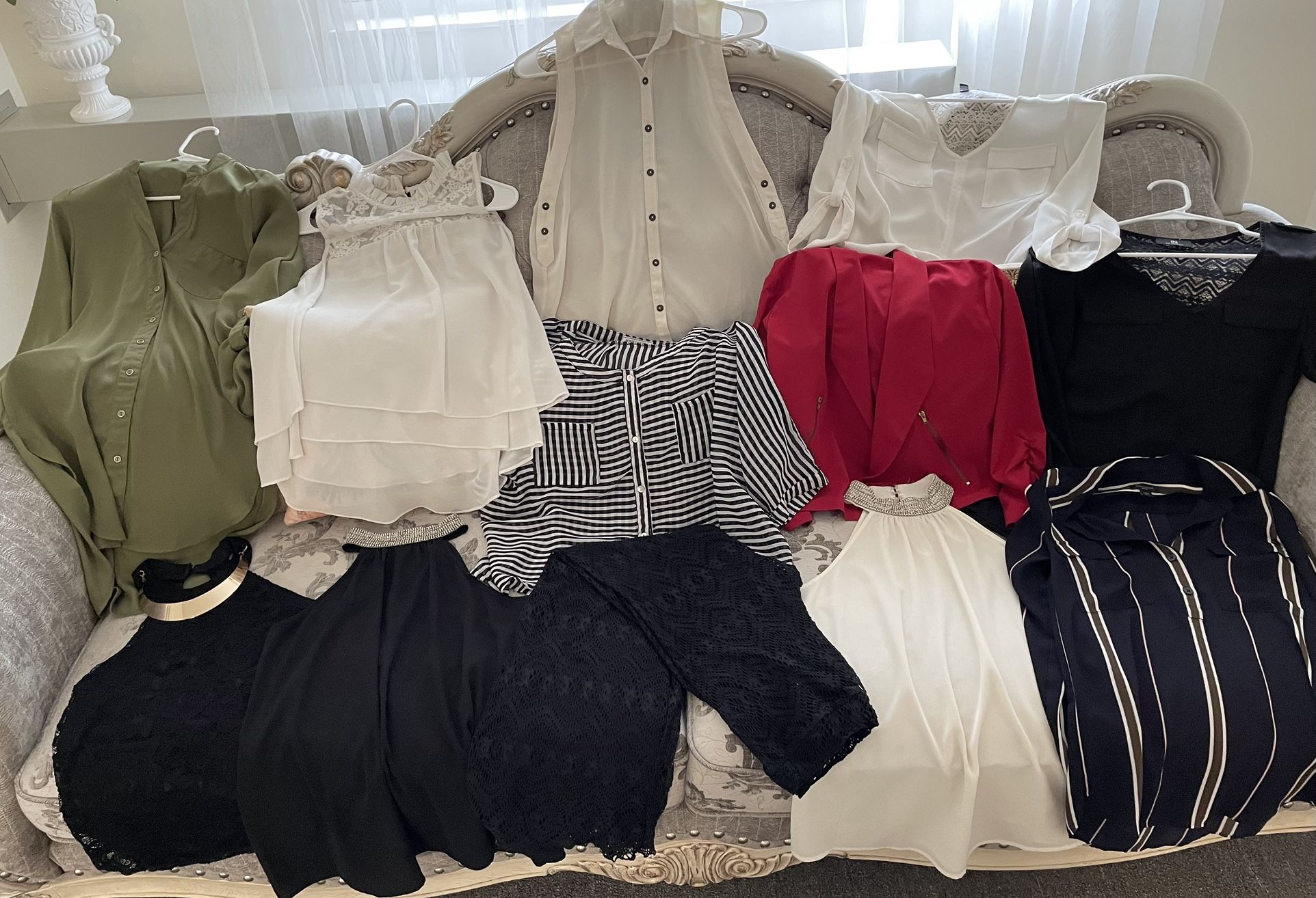 Women's clothing. Size: S (12 items).