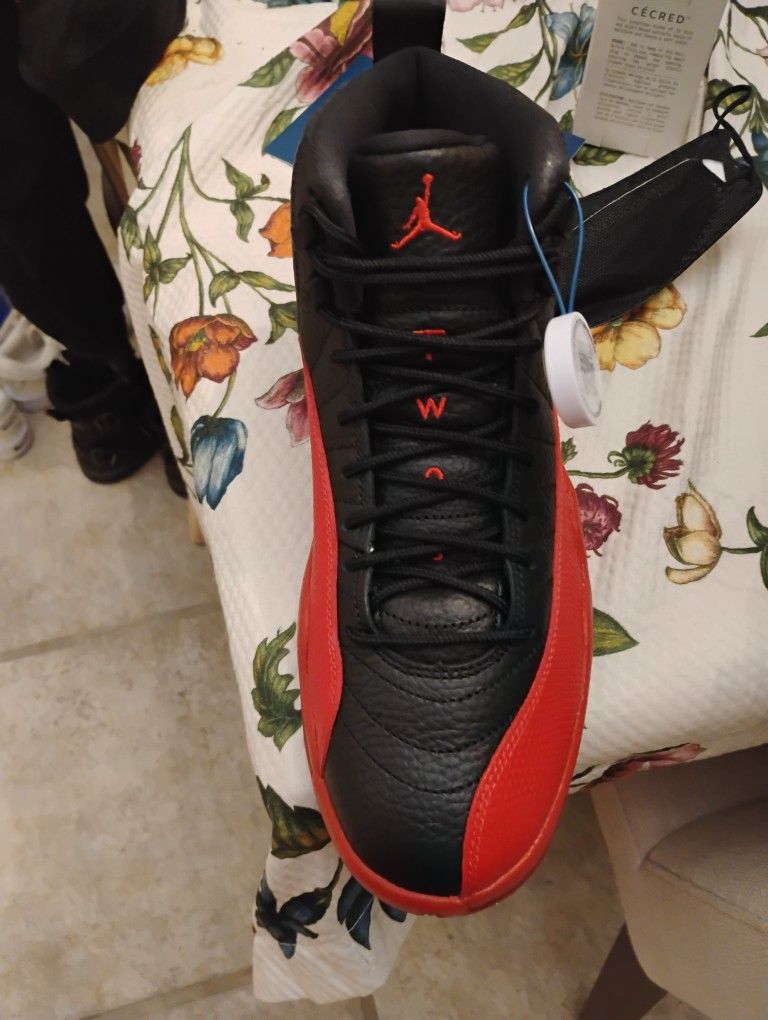 Air Jordan 12 Retro Size 10.5................