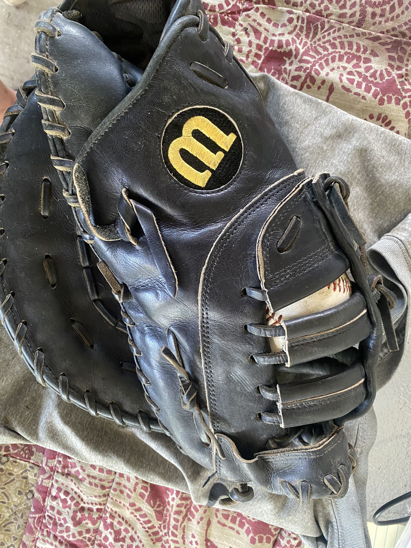 Wilson A2000 12” First Baseman Glove