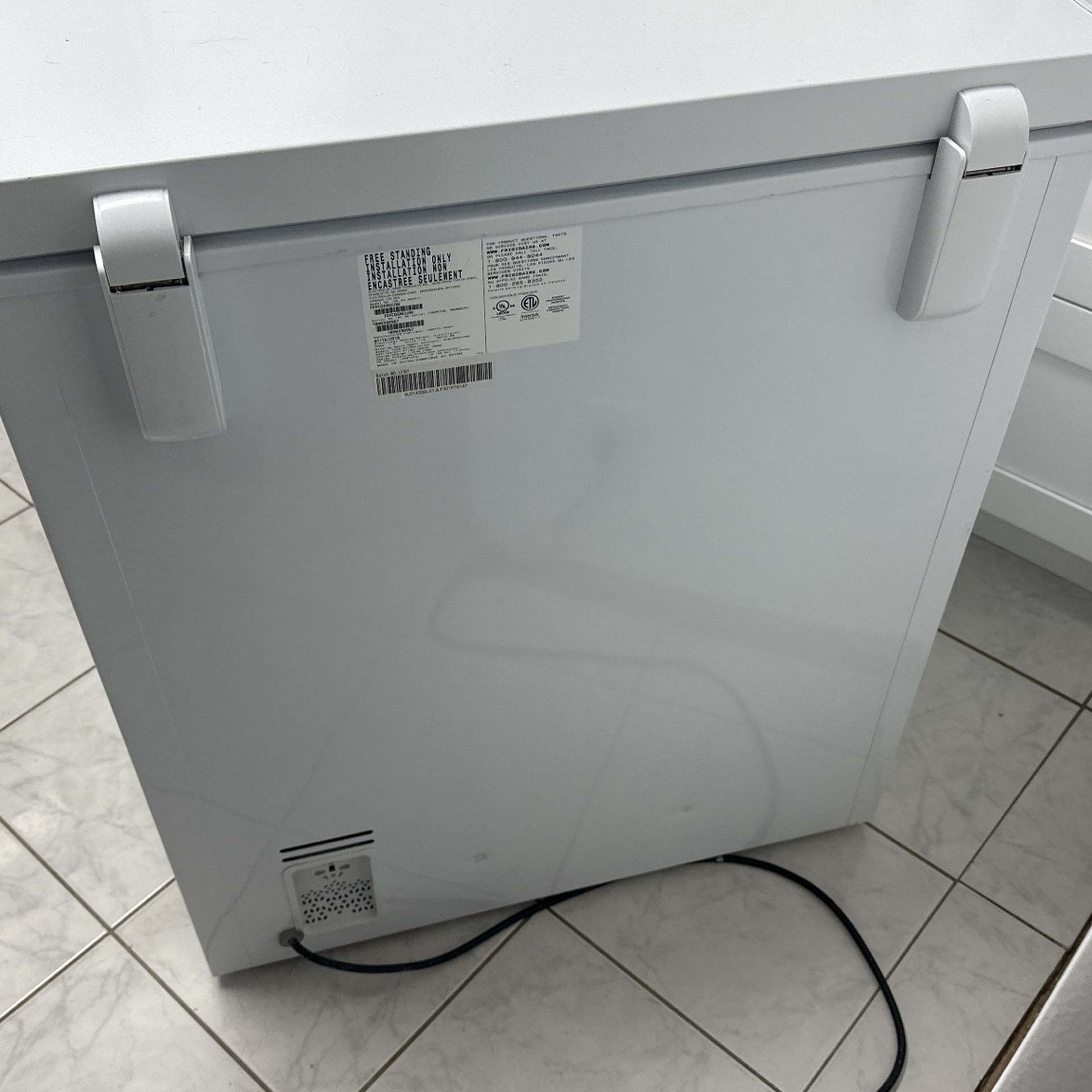 Frigidaire Chest Freezer White FFFC05M2UW for Sale in Fort Lauderdale