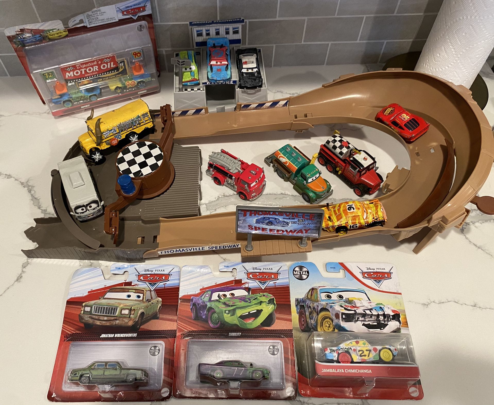 Disney Pixar Cars 3 Thunder Hollow ARVY Motorhome Deluxe Rare DISNEY PIXAR CARS 3 "MISS FRITTER" DELUXE MODEL Disney Pixar Cars 3 Fishtail #96 Wild