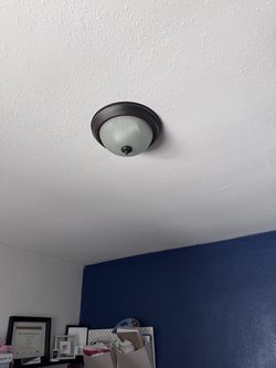 3 Ceiling lights
