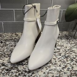 New Women's Boots Size 8