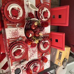 Dinner table With Plates And Silverware 