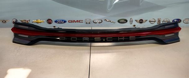 2019-2025 PORSCHE MACAN LIFTGATE REFLECTOR CENTER