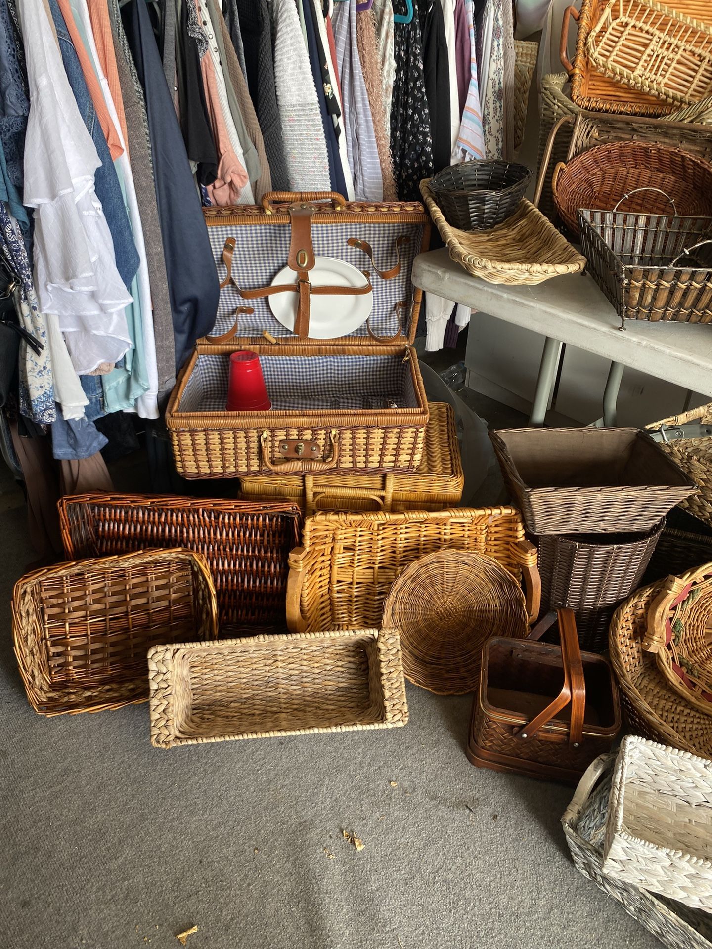 Virtual Basket Sale Tons of Baskets every size & shape  