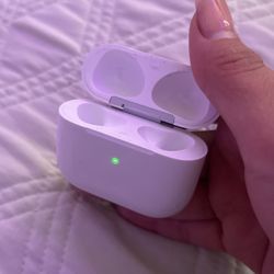 AIRPODS 3 (Just Charging Case)