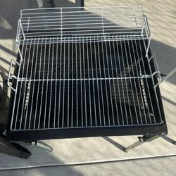 Mini Portable Barbecue Grill. Asador Chico! Cómodo Para El Super Bowl Este Domingo 