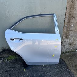 Toyota Corolla door passenger rear 14-18 ( used car parts