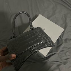 Hourglass purse