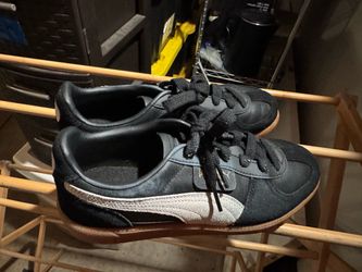 Puma Palermo black women’s shoes sz 8