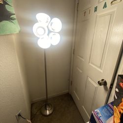 5 Bright Lamp Its like New Working Good 