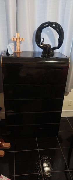Black High Gloss 3 piece bedroom
