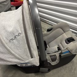 Nuna car seat with base