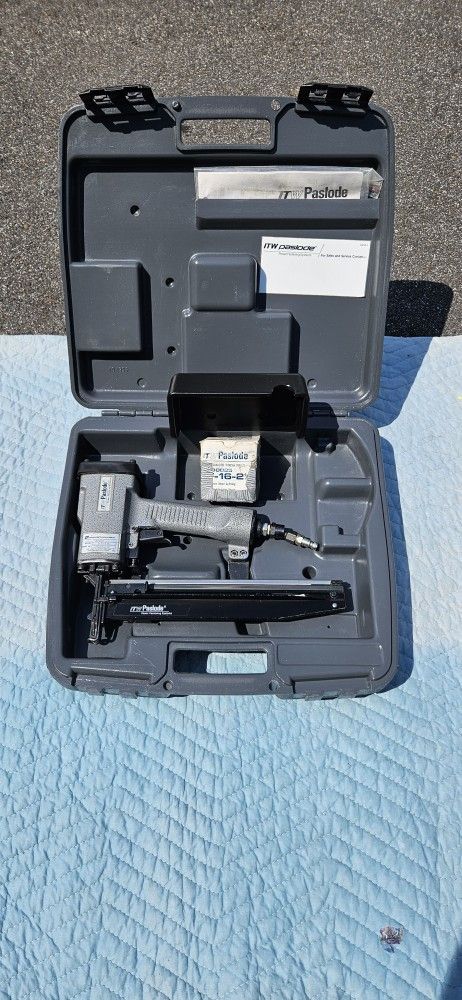 Pneumatic Finish Nailer