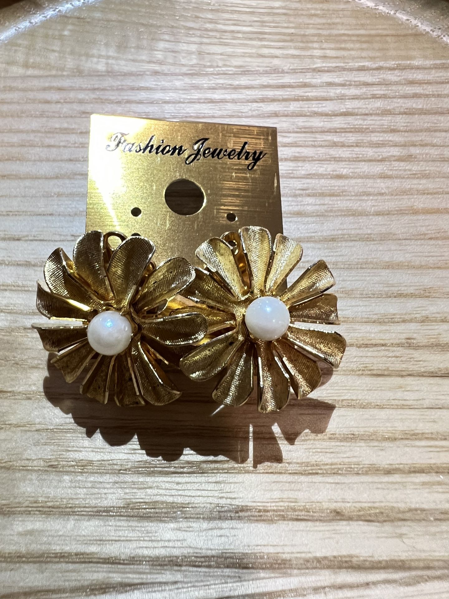 Vintage beautiful flower Earrings !
