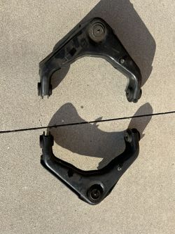 01-10 Chevrolet 2500 Upper Control Arms OEM 