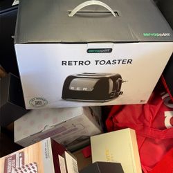 BRAND NEW RETRO TOASTER